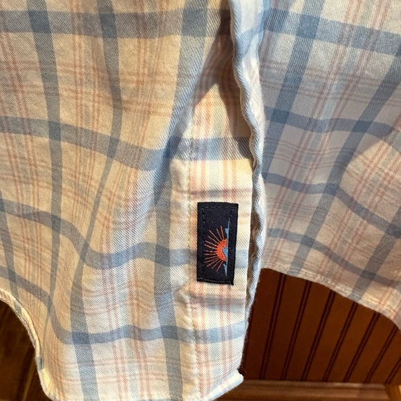 Faherty Men's button front casual shirt. Sharp blue/red plaid w/logo.Retail $148 - Picture 3 of 7